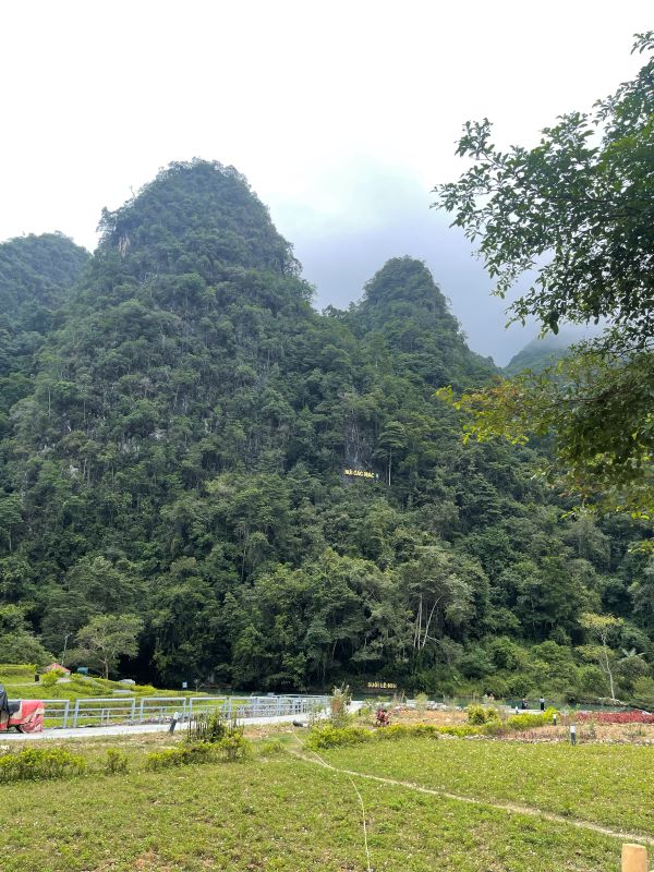 Suối Lê Nin Hang Pác Bó Cao Bằng